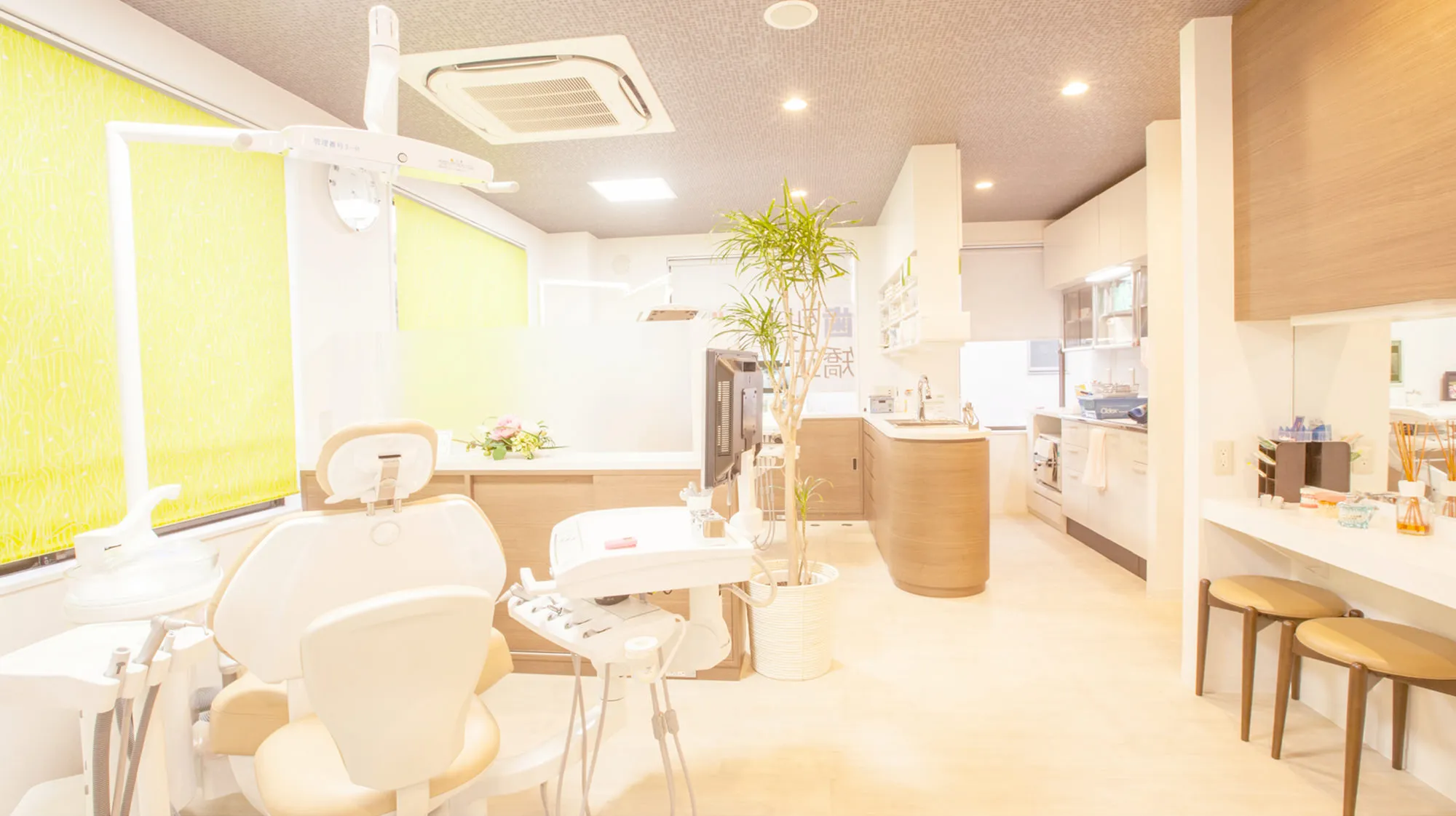 向かい合うのではなく寄り添うように