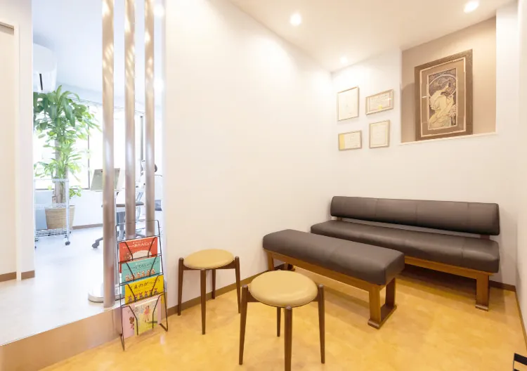 向かい合うのではなく寄り添うように